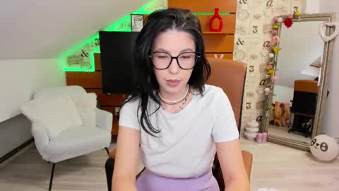 EmillyTaylor online show from November 14, 4:55 am