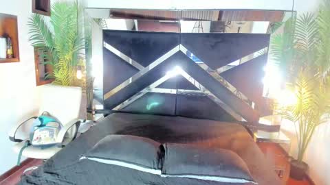 Snapshot of emily18__ chatting on September 10, 12:05 pm Emily online show from September 10, 12:05 pm