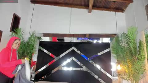 Snapshot of emily18__ chatting on November 29, 10:51 am Emily online show from November 29, 10:51 am