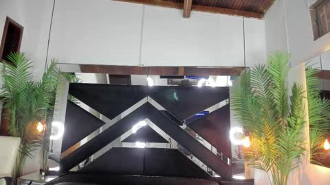 Snapshot of emily18__ chatting on December 4, 10:46 am Emily online show from December 4, 10:46 am