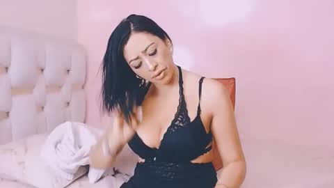 Snapshot of emily_414 chatting on October 27, 1:04 pm Dayana online show from October 27, 1:04 pm