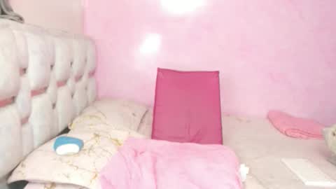 Snapshot of emily_414 chatting on December 15, 12:37 am Dayana online show from December 15, 12:37 am