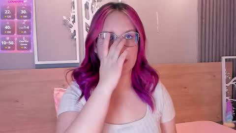 Snapshot of emily_5weet chatting on November 23, 3:39 am Emily online show from November 23, 3:39 am