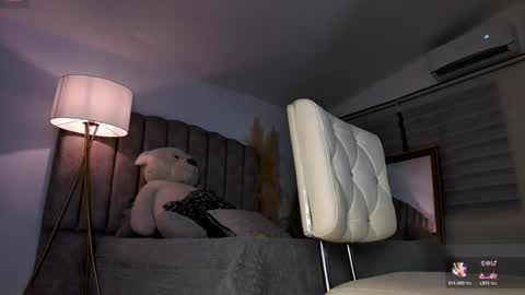  emily valentina     online show from February 18, 1:34 am