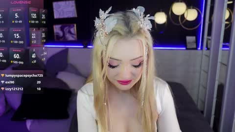 Snapshot of emily_air chatting on December 21, 4:57 pm Emily online show from December 21, 4:57 pm