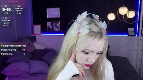 Snapshot of emily_air chatting on December 23, 12:35 am Emily online show from December 23, 12:35 am