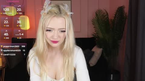 Snapshot of emily_air chatting on December 25, 4:43 pm Emily online show from December 25, 4:43 pm