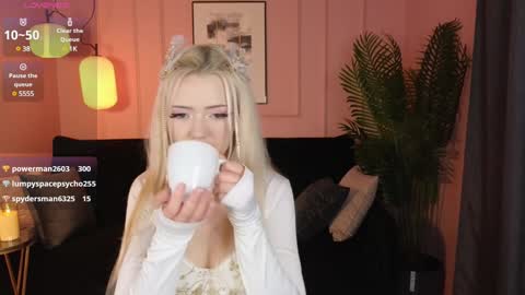 Snapshot of emily_air chatting on December 25, 7:45 pm Emily online show from December 25, 7:45 pm