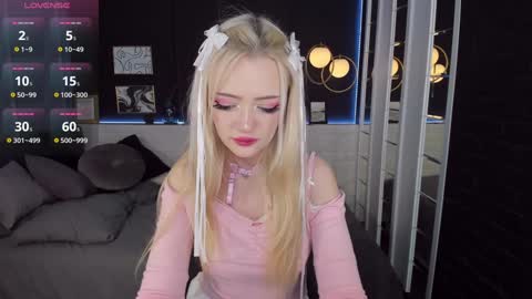 Snapshot of emily_air chatting on December 28, 1:18 am Emily online show from December 28, 1:18 am