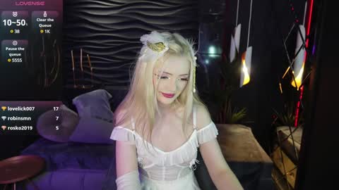 Snapshot of emily_air chatting on February 6, 2:22 am Emily online show from February 6, 2:22 am