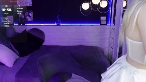 Snapshot of emily_air chatting on February 18, 9:53 pm Emily online show from February 18, 9:53 pm