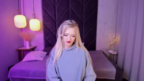 Snapshot of emily_air chatting on September 21, 3:30 am Emily online show from September 21, 3:30 am