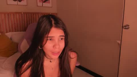 Snapshot of emily_beltonn chatting on November 10, 8:41 pm online show from November 10, 8:41 pm