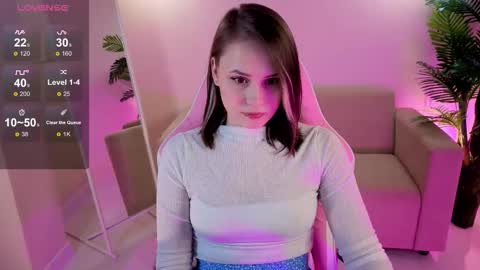 Snapshot of emily_bridget chatting on November 13, 5:12 pm Emily online show from November 13, 5:12 pm