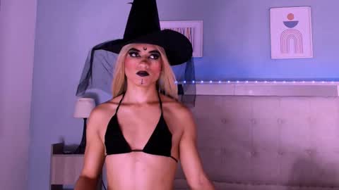 Snapshot of emily_castillo1_ chatting on October 4, 5:27 am emily_castillo1_ online show from October 4, 5:27 am