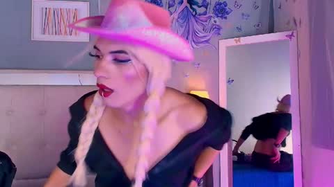 emily_castillo1_ online show from April 21, 5:25 am