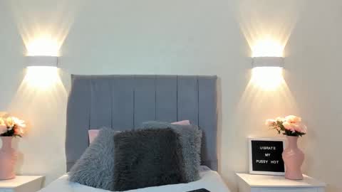 Emily online show from December 3, 5:00 pm