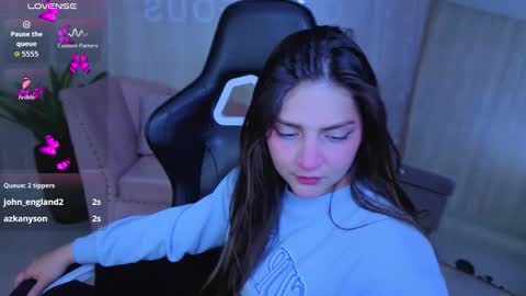 emily_cooper_t online show from March 18, 8:23 pm