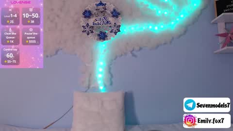 emily_fox7 online show from December 5, 12:00 pm