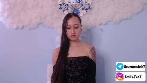 emily_fox7 online show from December 18, 5:10 pm