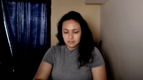 Snapshot of emily_galvis chatting on December 17, 12:11 pm online show from December 17, 12:11 pm