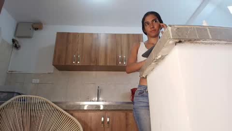 emily_gaviria1 online show from May 22, 12:11 pm