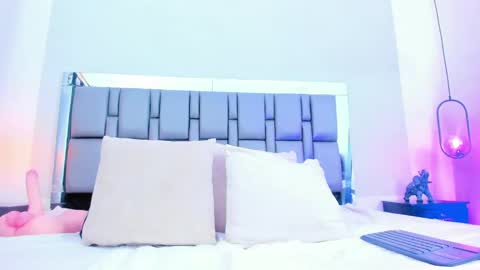 Snapshot of emily_gil1 chatting on January 15, 1:20 pm Emi online show from January 15, 1:20 pm