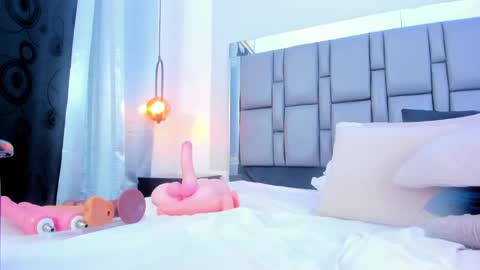 Snapshot of emily_gil1 chatting on January 21, 4:16 pm Emi online show from January 21, 4:16 pm