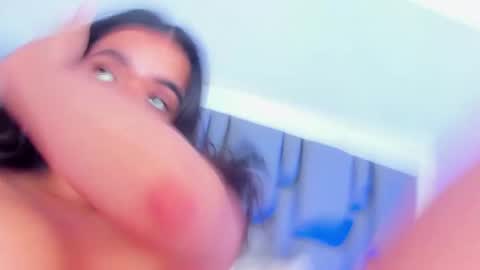 Snapshot of emily_gil1 chatting on February 18, 8:14 pm Emi online show from February 18, 8:14 pm