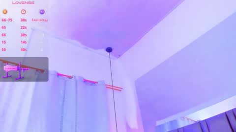 Snapshot of emily_gil1 chatting on November 1, 3:36 pm Emi online show from November 1, 3:36 pm