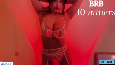 Snapshot of emily_gin chatting on October 8, 2:20 am EMILY online show from October 8, 2:20 am