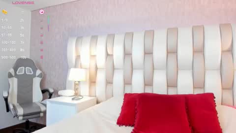 Snapshot of emily_hill___ chatting on February 19, 4:12 am EMILY Monday 5-2 am From Tuesday to Friday5-1 am Colombia time online show from February 19, 4:12 am