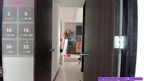 Snapshot of emily_huddson_ chatting on October 3, 5:54 pm independet model online show from October 3, 5:54 pm