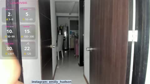 Snapshot of emily_huddson_ chatting on October 26, 12:05 am independet model online show from October 26, 12:05 am