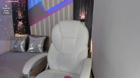 Emily online show from January 25, 7:28 pm