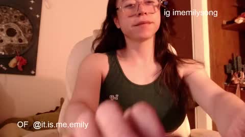 emily_pearl_ online show from March 3, 10:26 pm