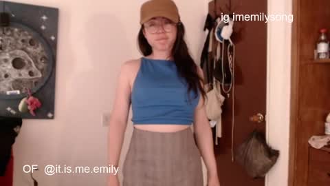 emily_pearl_ online show from April 7, 9:26 pm