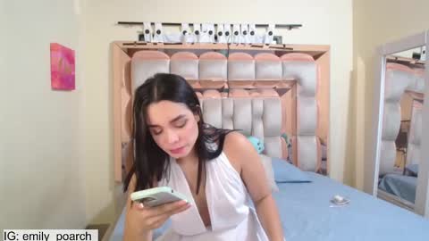 Snapshot of emily_poarch chatting on February 17, 11:20 pm emily online show from February 17, 11:20 pm
