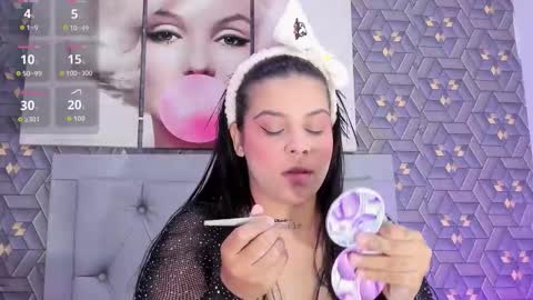 Snapshot of emily_rivera78 chatting on November 20, 3:18 am Emily online show from November 20, 3:18 am