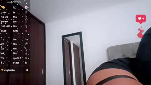 Snapshot of emily_rosse9 chatting on October 31, 7:48 pm emily_rosse9 online show from October 31, 7:48 pm