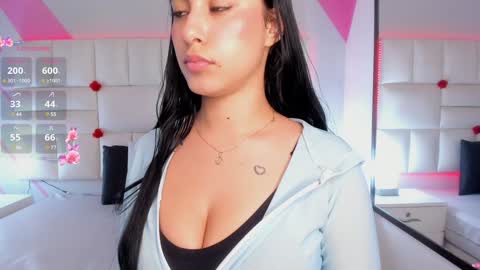 Snapshot of emily_roux chatting on January 31, 4:47 am  EMILY  online show from January 31, 4:47 am