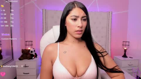 Snapshot of emily_roux chatting on March 9, 4:49 am  EMILY  online show from March 9, 4:49 am