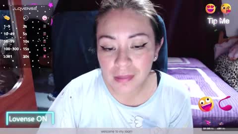 Snapshot of emily_sexy69 chatting on January 17, 5:53 am Emily online show from January 17, 5:53 am