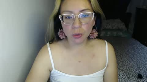 Snapshot of emily_sexy69 chatting on February 22, 12:27 am Emily online show from February 22, 12:27 am