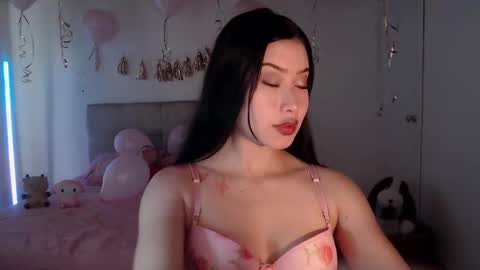 Snapshot of emily_swan_04 chatting on January 4, 4:00 pm Emily Swan online show from January 4, 4:00 pm