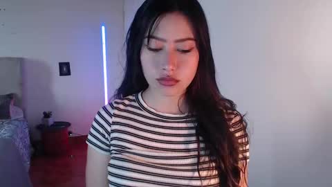 Snapshot of emily_swan_04 chatting on January 13, 6:59 pm Emily Swan online show from January 13, 6:59 pm