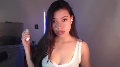 Snapshot of emily_swan_04 chatting on January 15, 3:50 pm Emily Swan online show from January 15, 3:50 pm