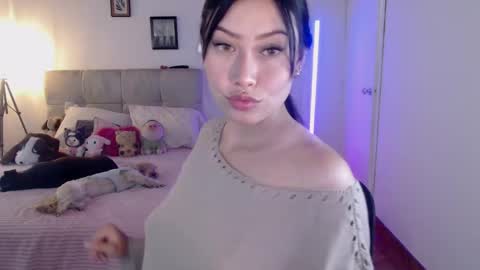 Snapshot of emily_swan_04 chatting on January 24, 7:28 pm Emily Swan online show from January 24, 7:28 pm