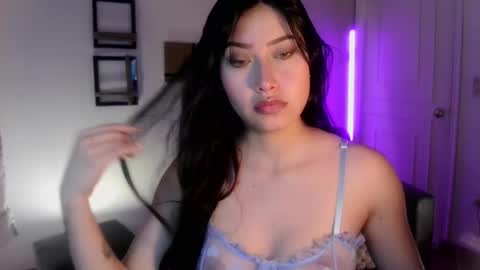 Snapshot of emily_swan_04 chatting on February 15, 2:15 am Emily Swan online show from February 15, 2:15 am