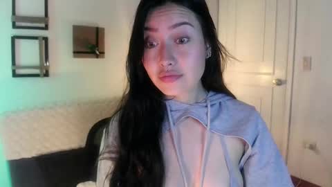 Snapshot of emily_swan_04 chatting on February 20, 1:57 am Emily Swan online show from February 20, 1:57 am